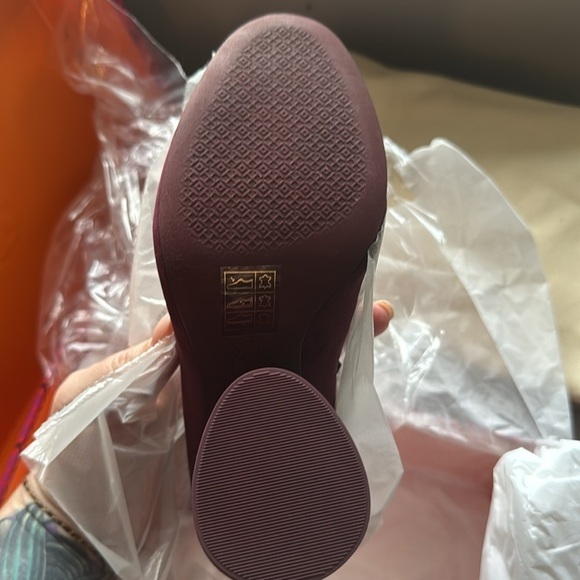 Tory Burch “Lucia” suede 110mm pump, size 6.5 - Picture 9 of 12